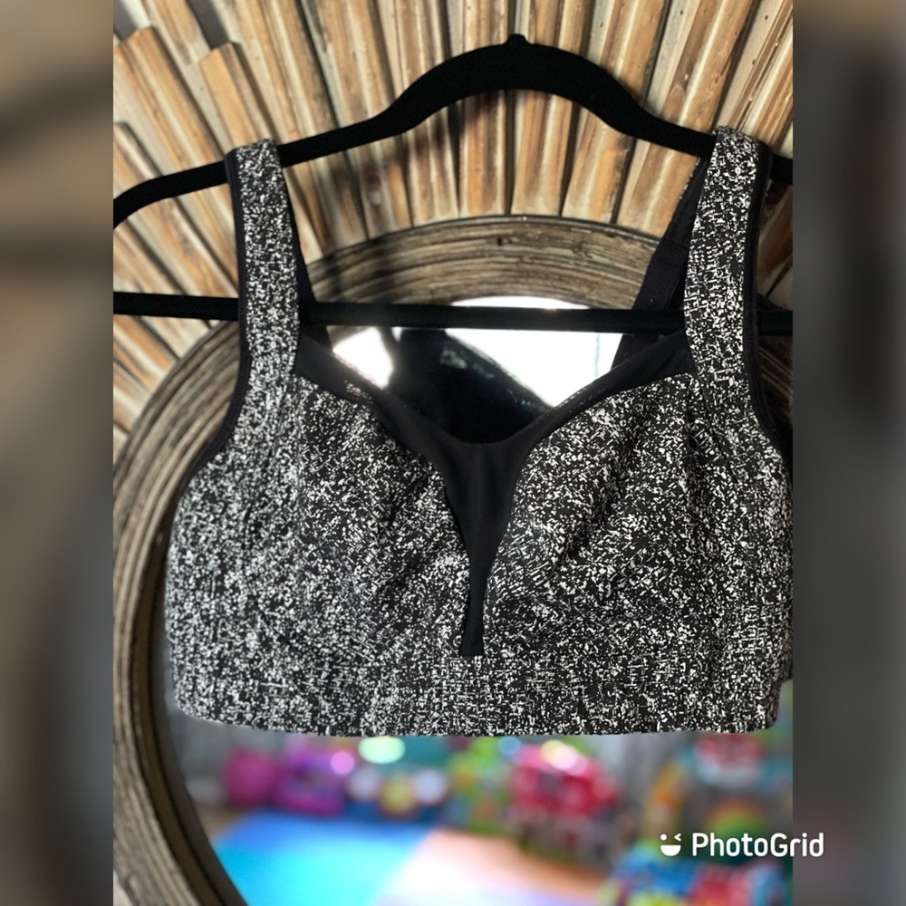 Size 8 lululemon tata tamer